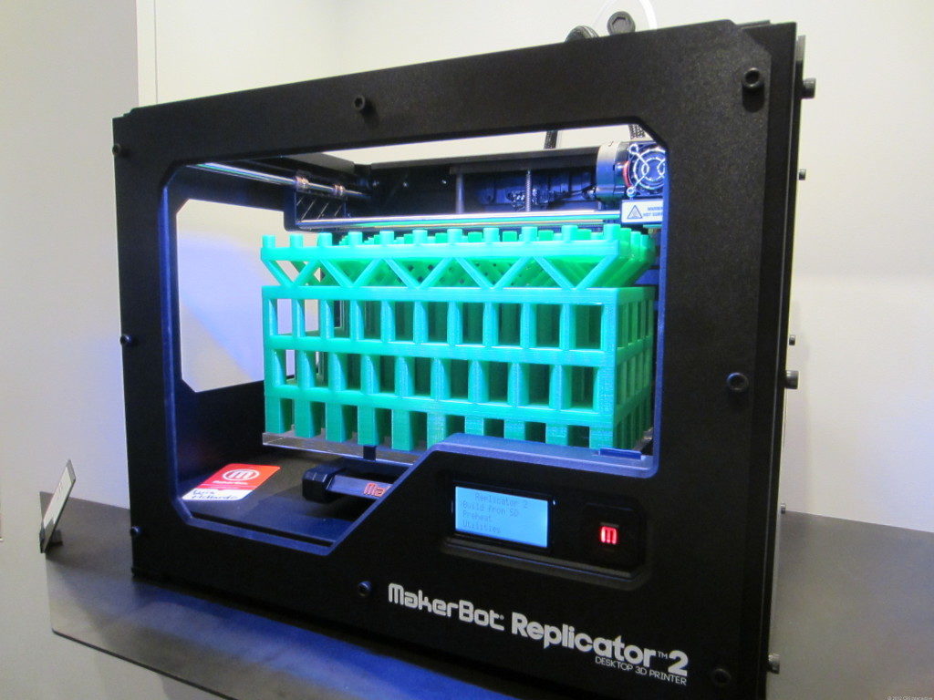 imprimante 3D de la marque makerbot. Le modèle est un Replicator 2